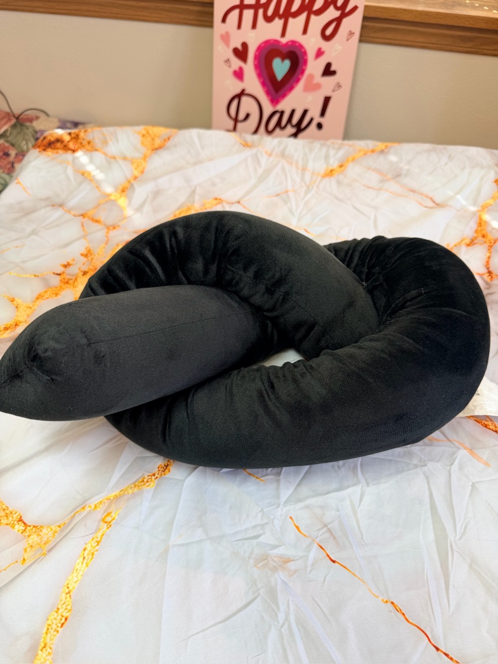Knotted pillow NWOT